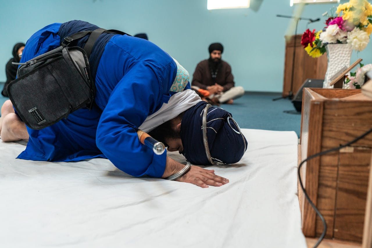 Matha tekna - showing respect to Guru ji by bowing